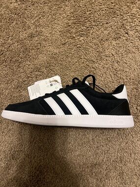 adidas Breaknet Sleek. Black and White Low-Top Sneaker